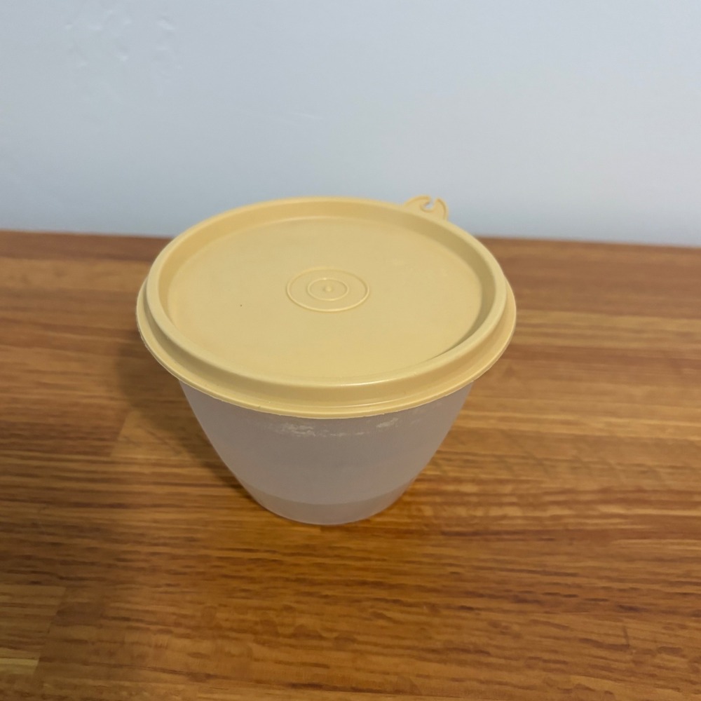 Tupperware‎ Wonderlier Bowl 148-8 Harvest Yellow Seal Frosted Clear Small Good